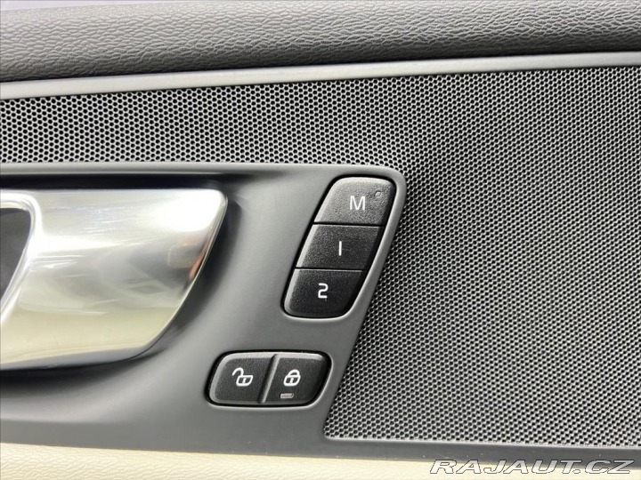 Volvo XC60 T6 AWD RECHARGE, WEBASTO 2021