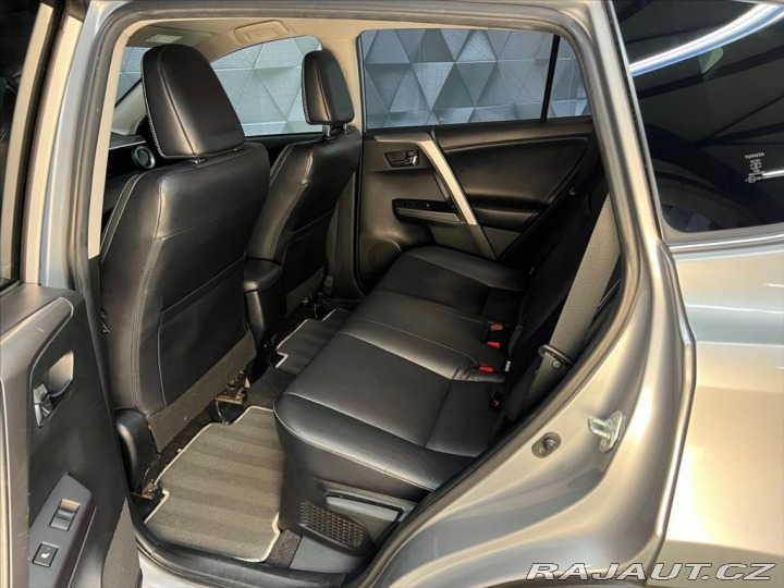 Toyota RAV4 2,5 HYBRID 4WD e-CVT EXEC 2017