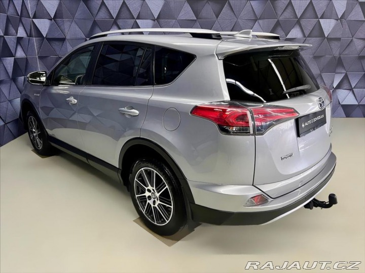 Toyota RAV4 2,5 HYBRID 4WD e-CVT EXEC 2017
