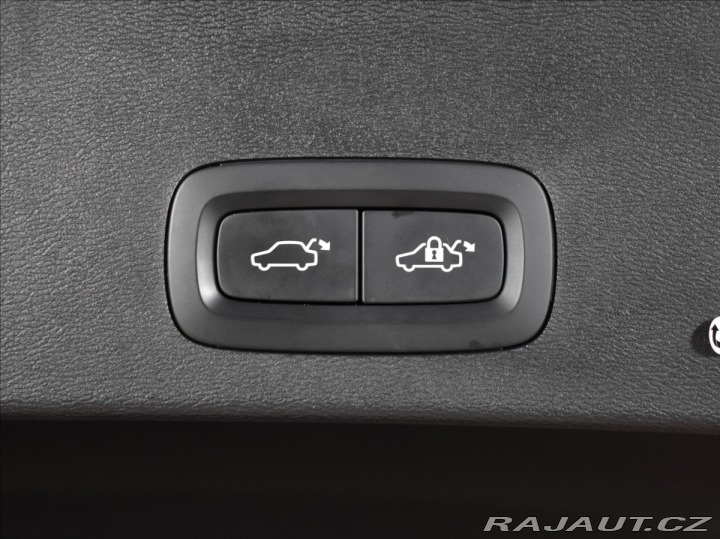 Volvo XC40 2,0 B4 AWD R-design BLIS 2021