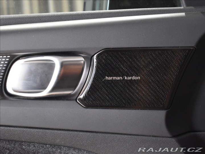 Volvo XC40 2,0 B4 AWD R-design BLIS 2021