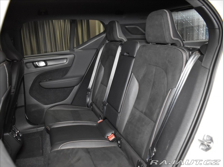 Volvo XC40 2,0 B4 AWD R-design BLIS 2021