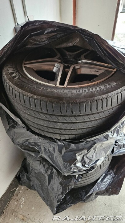 Mercedes-Benz GLE 2,0 300D 4MATIC (1950 c 2020