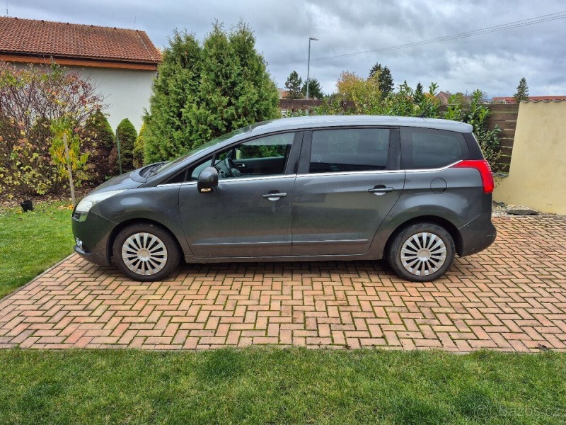 Peugeot 5008 HDI, 7 míst, panar.okno