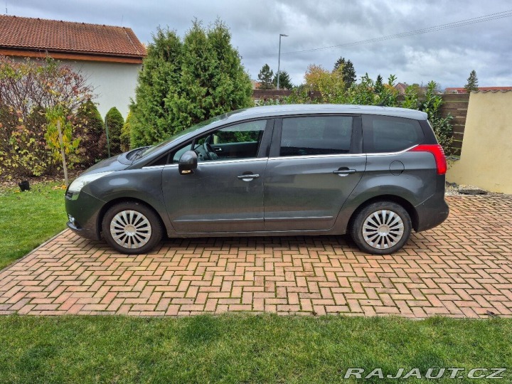 Peugeot 5008 HDI, 7 míst, panar.okno 2011