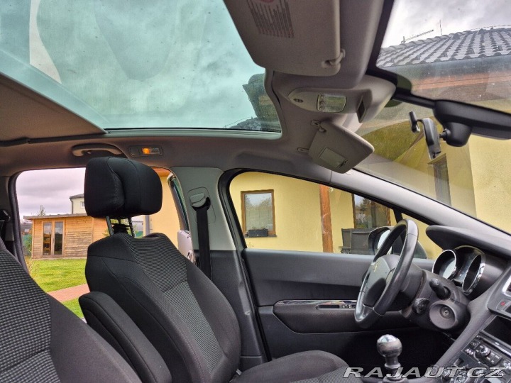 Peugeot 5008 HDI, 7 míst, panar.okno 2011