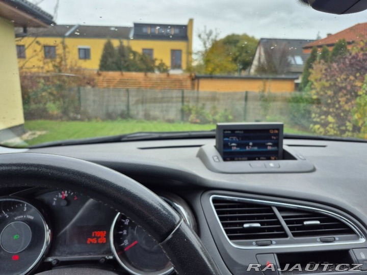 Peugeot 5008 HDI, 7 míst, panar.okno 2011