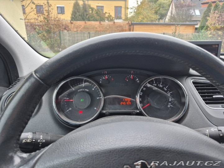 Peugeot 5008 HDI, 7 míst, panar.okno 2011