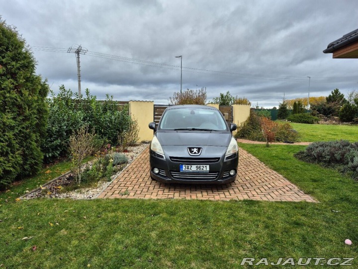 Peugeot 5008 HDI, 7 míst, panar.okno 2011