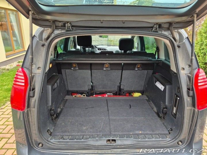 Peugeot 5008 HDI, 7 míst, panar.okno 2011