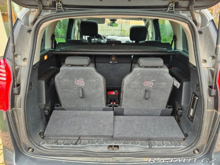 Peugeot 5008 HDI, 7 míst, panar.okno 2011