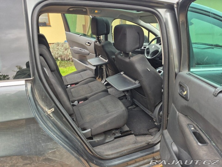 Peugeot 5008 HDI, 7 míst, panar.okno 2011
