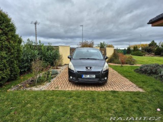 Peugeot 5008 HDI, 7 míst, panar.okno 2011
