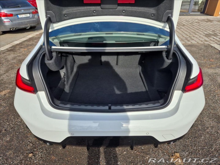 BMW 3 2,0 318d G20 M--Sport 2022