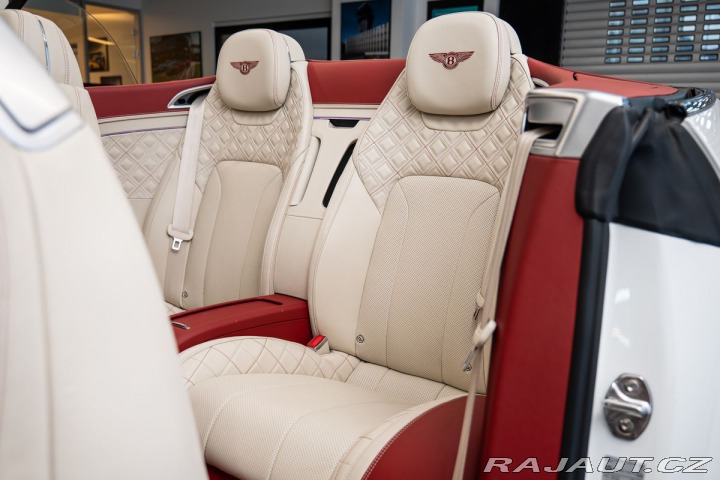 Bentley Ostatní modely Continental GTC V12/360/LED/Naim/Vyhřívan 1800