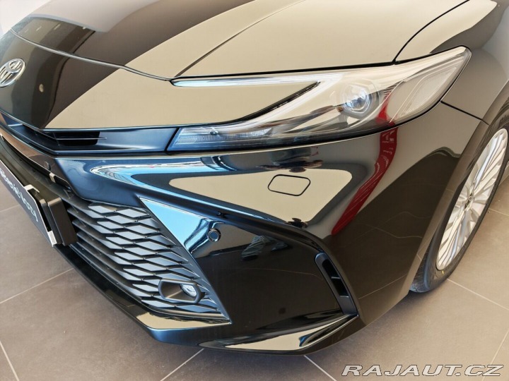 Toyota Camry 2,5 Hybrid CVT Comfort 1800