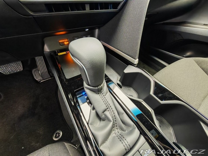Toyota Camry 2,5 Hybrid CVT Comfort 2025