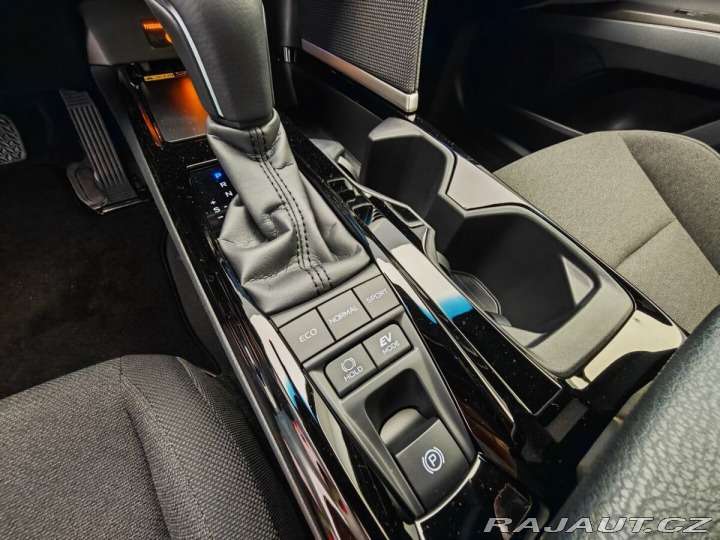 Toyota Camry 2,5 Hybrid CVT Comfort 2025