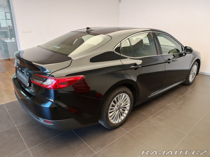 Toyota Camry 2,5 Hybrid CVT Comfort 1800