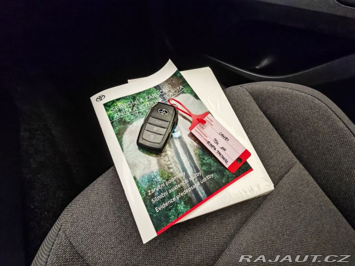 Toyota Camry 2,5 Hybrid CVT Comfort 1800