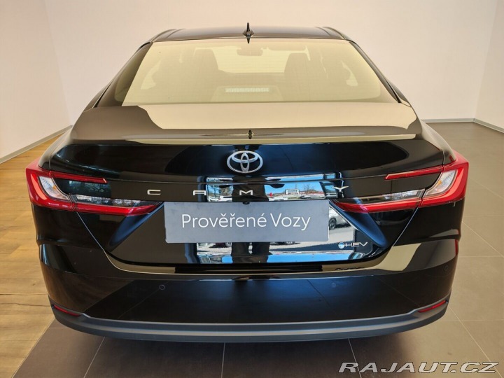 Toyota Camry 2,5 Hybrid CVT Comfort 1800