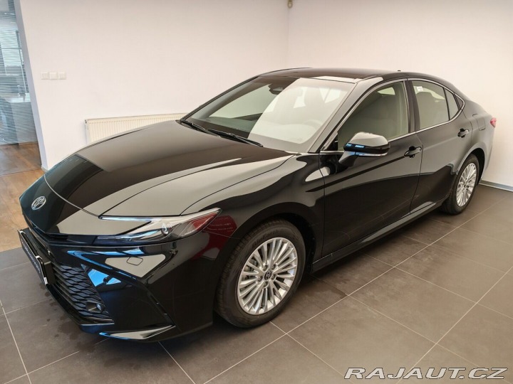 Toyota Camry 2,5 Hybrid CVT Comfort 1800