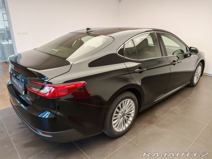 Toyota Camry 2,5 Hybrid CVT Comfort 1800