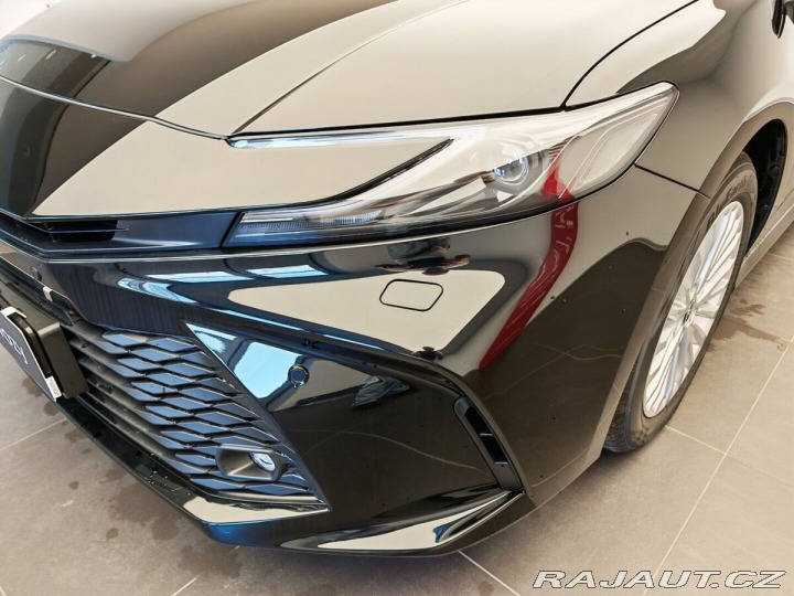 Toyota Camry 2,5 Hybrid CVT Comfort 1800