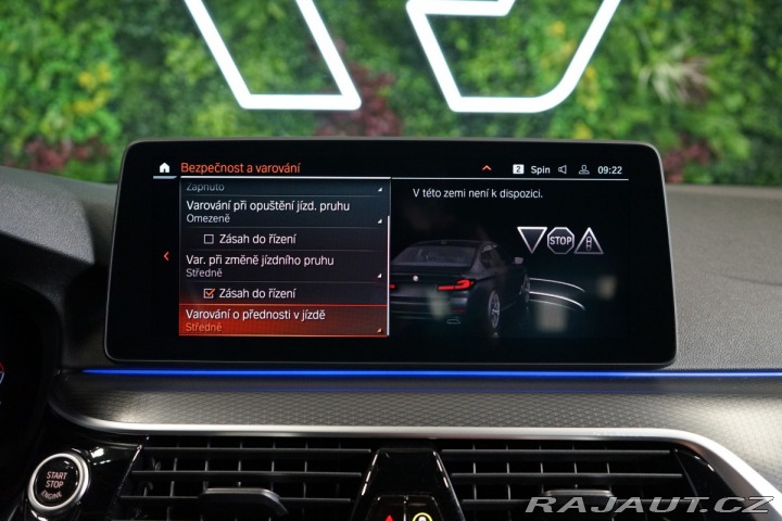 BMW 5 40i*xDRIVE*TAŽ*H/K*CAMERA 2022