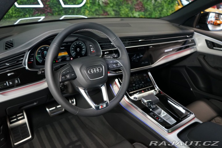 Audi Q8 TFSIe*QUATTRO*TAŽ*B&O 2025