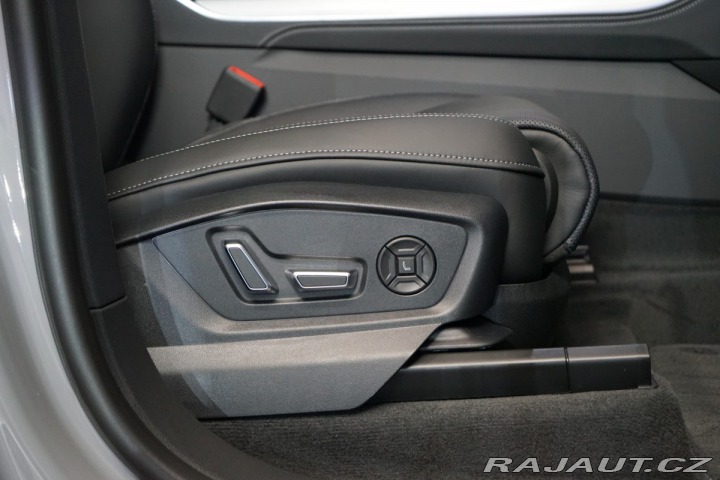 Audi Q8 TFSIe*QUATTRO*TAŽ*B&O 2025