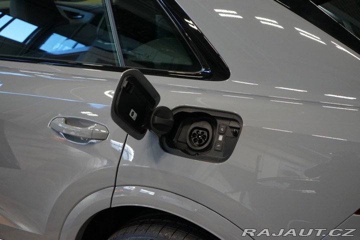 Audi Q8 TFSIe*QUATTRO*TAŽ*B&O 2025