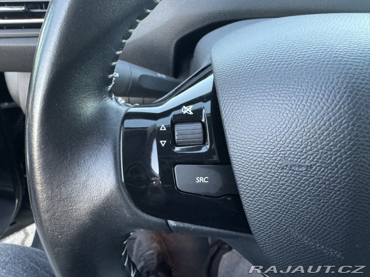 Peugeot 308 1,6 HDI 88 KW 2. MAJ.KOLA 2016