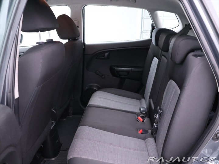 Kia Venga 1,4 CVVT 66kW CZ Klimatiz 2011