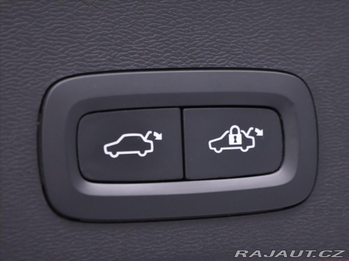 Volvo XC40 2,0 T4 Drive-E Momentum A 2019