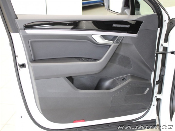 Volkswagen Touareg 3,0 TDi 210kW R-Line 68tk 2023