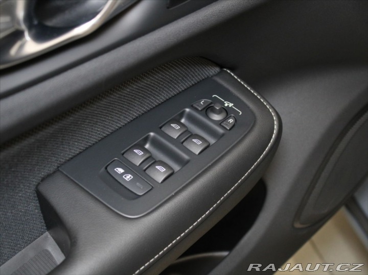 Volvo S60 2,0 B5 AWD AT Ultimate PA 2024