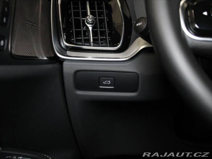 Volvo S60 2,0 B5 AWD AT Ultimate PA 2024