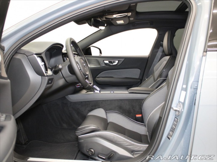 Volvo S60 2,0 B5 AWD AT Ultimate PA 2024