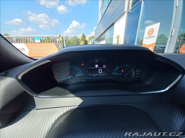 Peugeot 2008 1,2 STYLE Hybrid 145 e-DC 2025