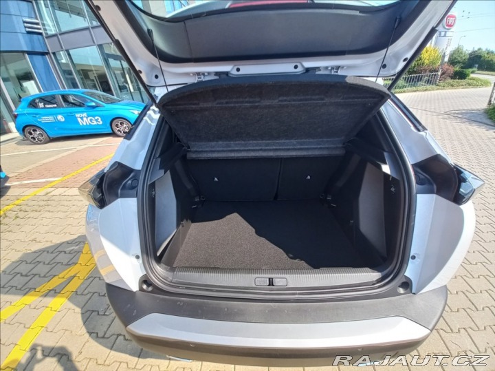 Peugeot 2008 1,2 STYLE Hybrid 145 e-DC 2025