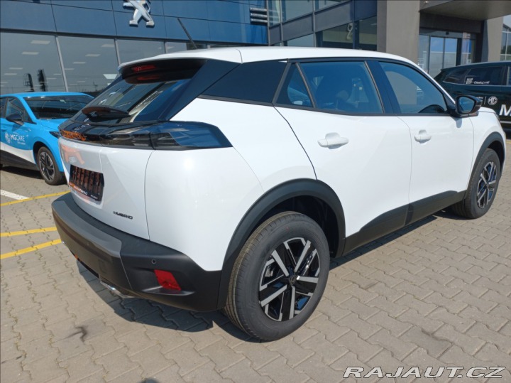 Peugeot 2008 1,2 STYLE Hybrid 145 e-DC 2025
