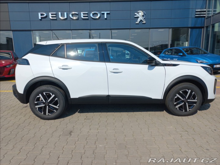Peugeot 2008 1,2 STYLE Hybrid 145 e-DC 2025