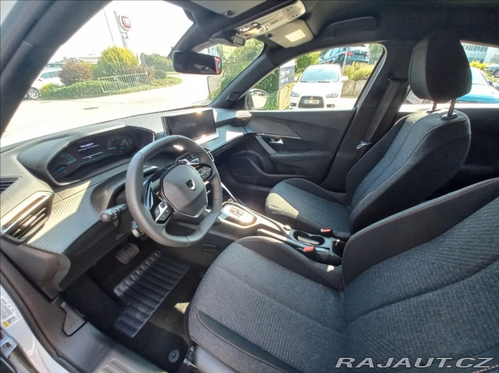 Peugeot 2008 1,2 STYLE Hybrid 145 e-DC 2025