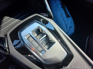 Peugeot 2008 1,2 STYLE Hybrid 145 e-DC 2025