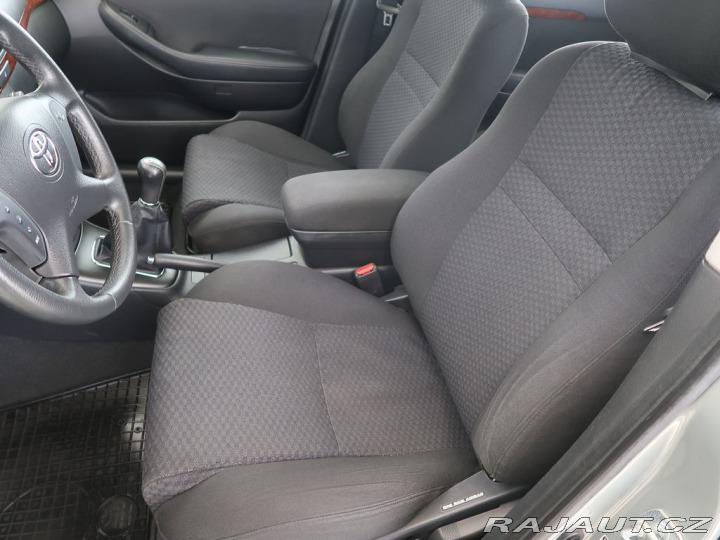 Toyota Avensis 2.0VVT-i,108kW,CZ,Manuál 2003