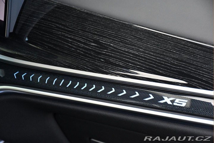 BMW X5 xD30d M-SPORT REZERVACE 2024