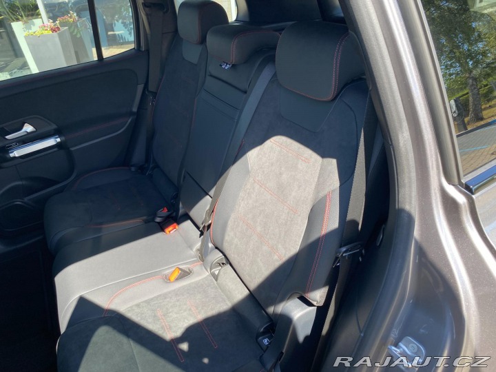 Mercedes-Benz EQB 300 4MATIC 2025