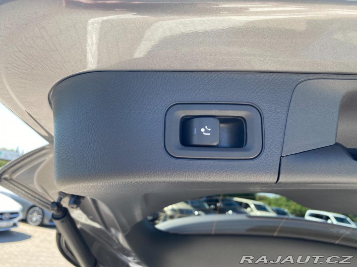 Mercedes-Benz EQB 300 4MATIC 2025