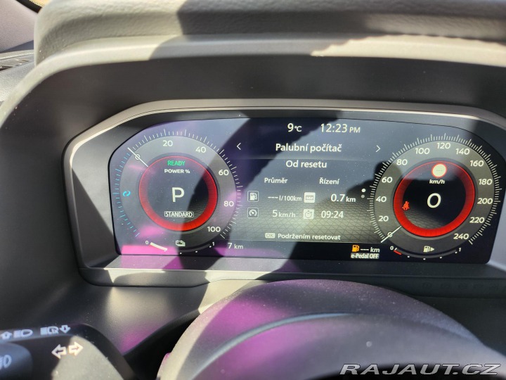 Nissan X-Trail Tekna 5 míst 2025